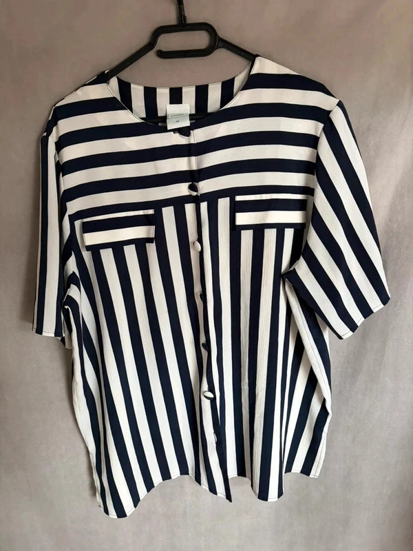 Joli chemisier rayé marine et blanc